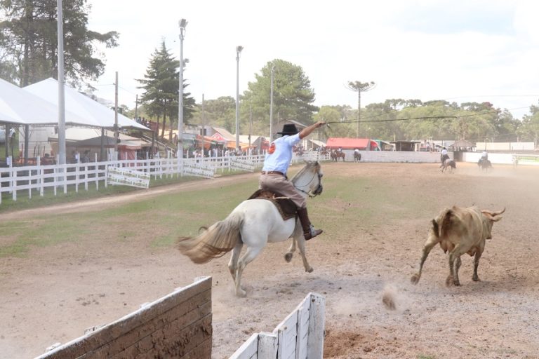 Mais de R$ 100 mil em prêmios no rodeio de Gramado