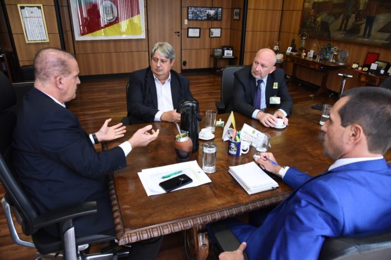 Ministro do Trabalho e Previdência, Onyx Lorenzoni, garante R$ 1 milhão para Casa Abrigo