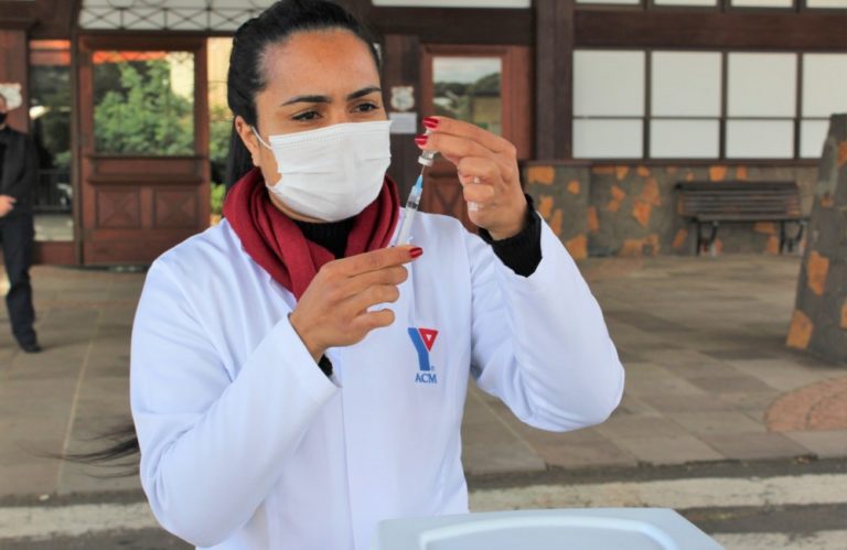 COVID-19: Vacinação noturna nesta quinta para gramadenses