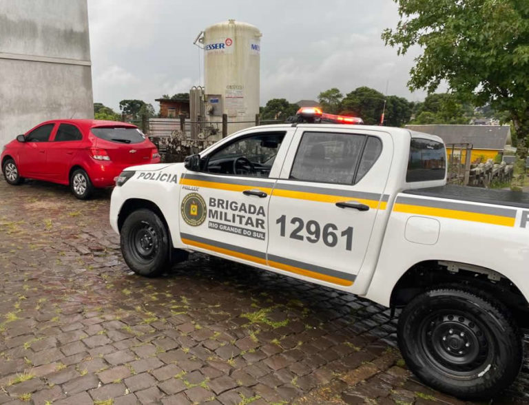 BM de São Chico prende cinco pessoas por furto de televisão em loja de Canela