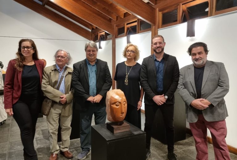 Público pode visitar exposição de Bez Batti