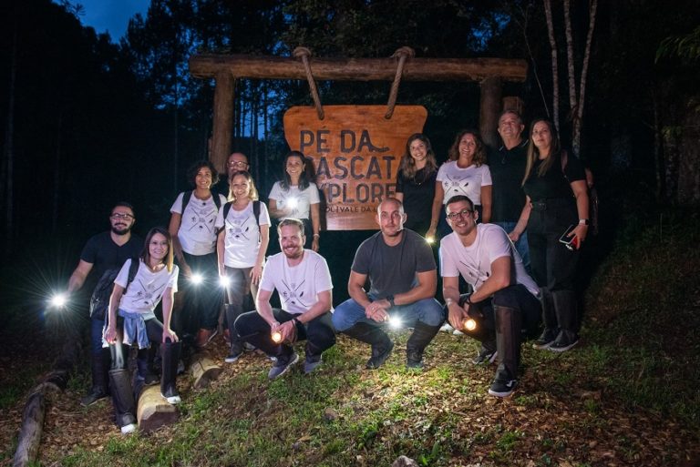 Brocker realiza tour noturno Pé da Cascata Explorer