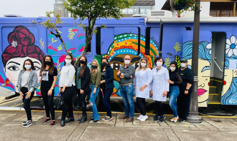 Ônibus Lilás está em Gramado