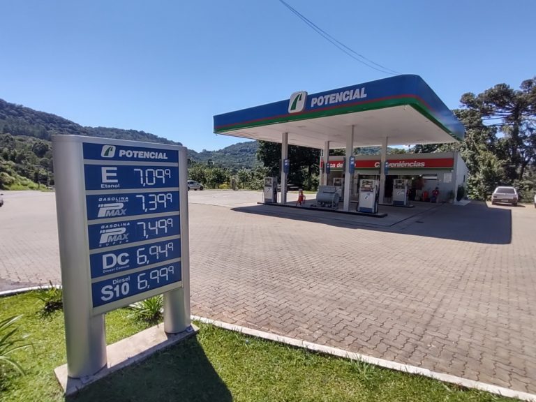 Preço médio da gasolina comum chega a R$ 7,54