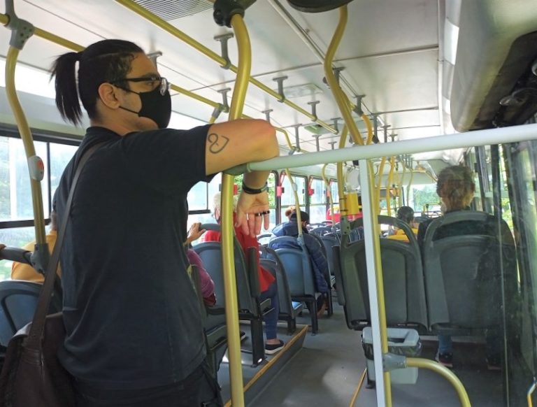 Como está o transporte público e escolar em Gramado?