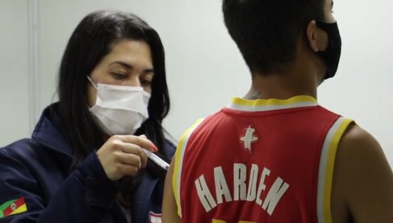 Canela vacina adultos e adolescentes neste sábado