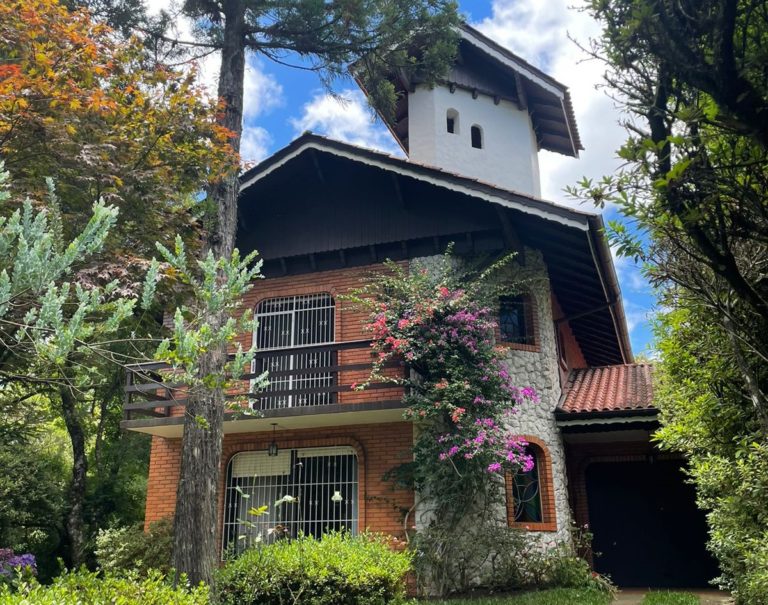 Mãos Fraternas promove bazar de móveis no sábado