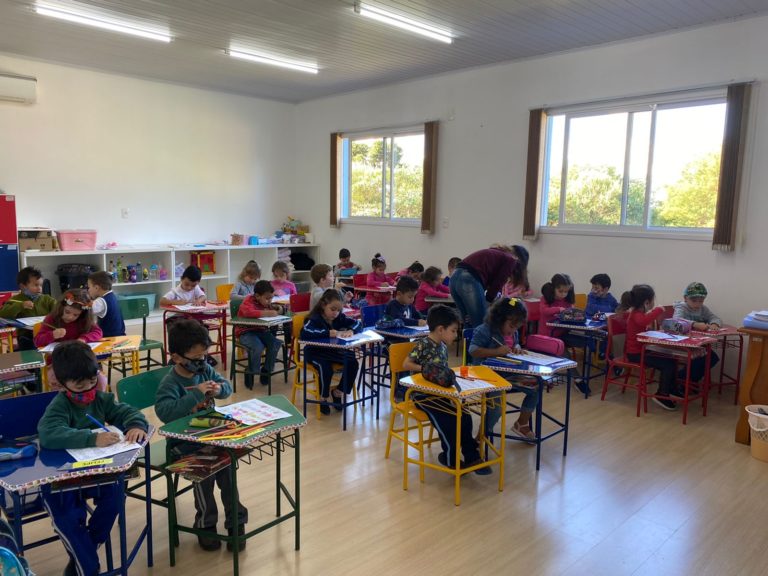 EMEI Adriana Spall caminha para ser referência em auxílio social