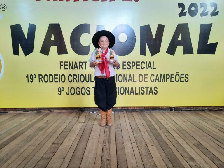 Criança de oito anos conquista título nacional de Vaca Parada