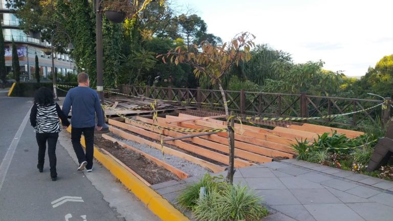 Deck localizado em frente a Rótula das Bandeiras passa por revitalização