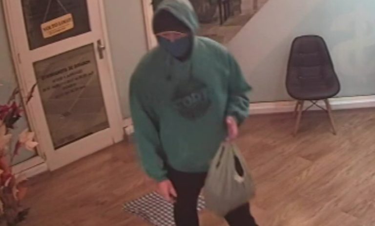 Divulgada imagem de criminoso que roubou joalheria