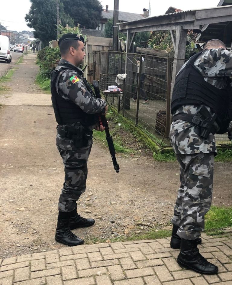 BM prende três em Canela