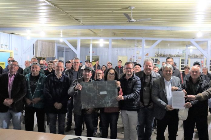 Prefeito Nestor assina contrato para início da obra de asfaltamento na Linha Furna