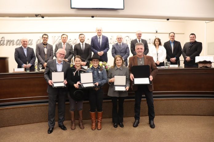 Gramadenses receberam homenagem na primeira noite da Semana Legislativa