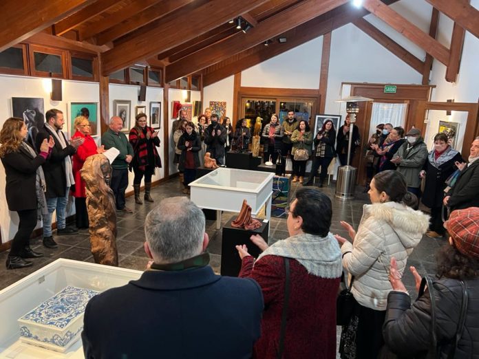 a última sexta-feira (3) artistas gramadenses e a comunidade estiveram reunidos no Centro de Cultura Arno Michaelsen, para a abertura da 13ª Exposição Coletiva dos Artistas Visuais de Gramado.