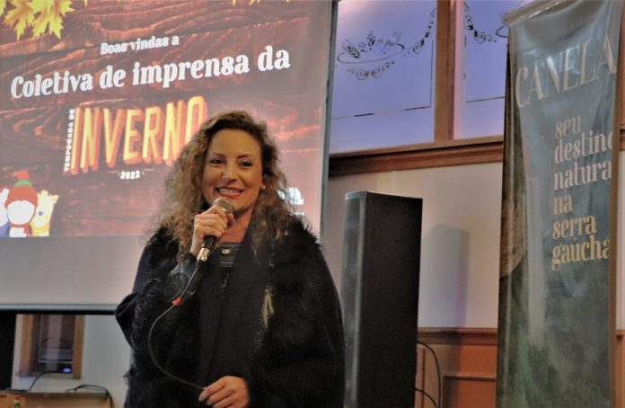 Secretária de Turismo e Cultura de Canela, Carla Reis, durante coletiva de imprensa sobre a Temporada de Inverno.