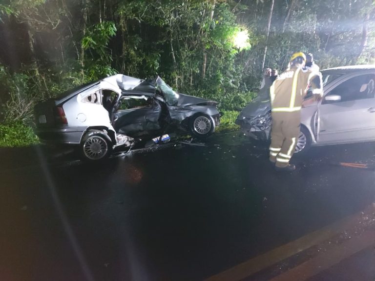 Acidente grave envolvendo dois carros na curva do S