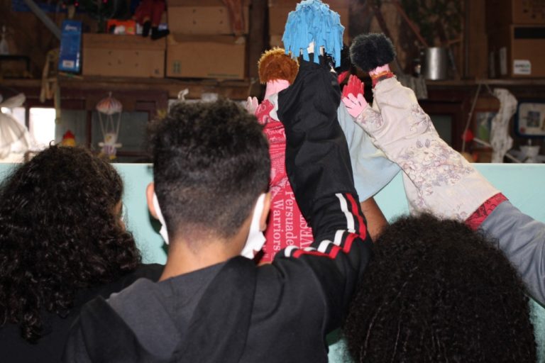 Tardes no Atelier dos Bonequeiros está na reta final