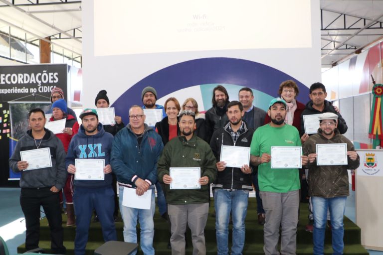 CAPACITA CANELA: Programa entrega certificado para primeira turma<br>do Curso de Jardinagem e Paisagismo