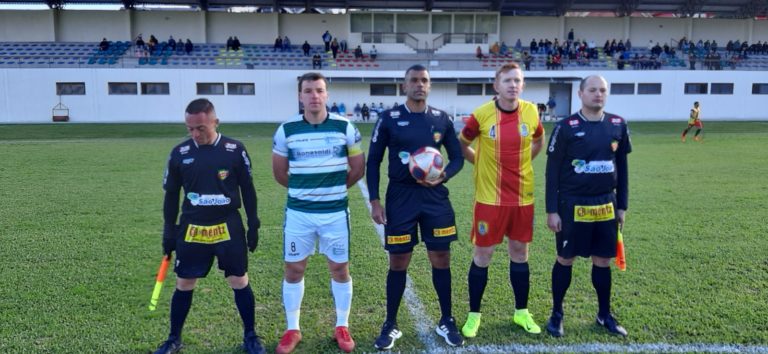 Tudo igual no primeiro jogo da decisão