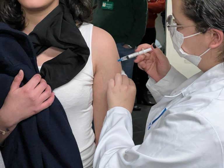 Vacinação contra a covid-19 acontece nas terças-feiras, em Canela