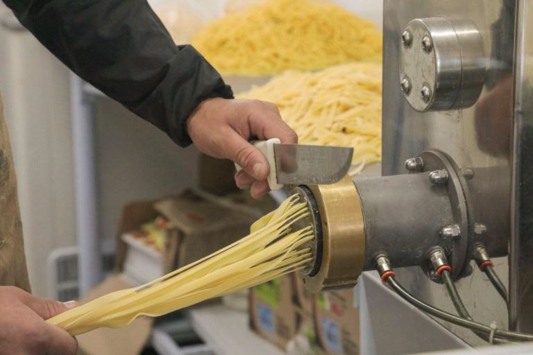 400 litros de cachaça e três mil litros de chopp. Confira os números da Festa Colonial