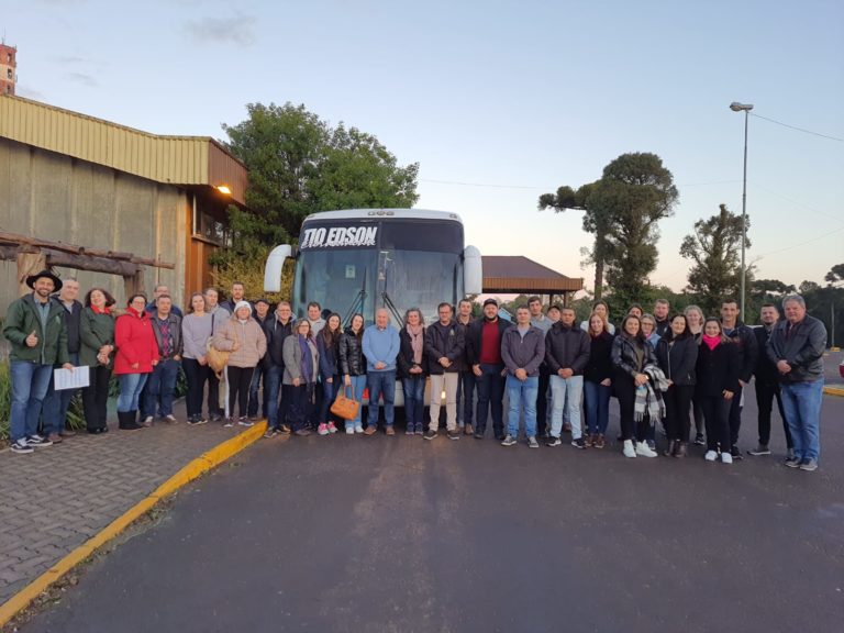 Agricultores gramadenses visitam Caxias e Bento