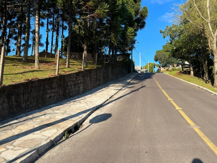 Novo calçamento na Rua Ponciano tem 100 metros de extensão.