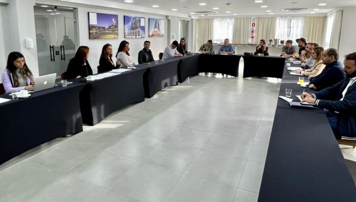 a primeira reunião presencial do Conselho Municipal de Turismo (COMTUR) após o início da pandemia