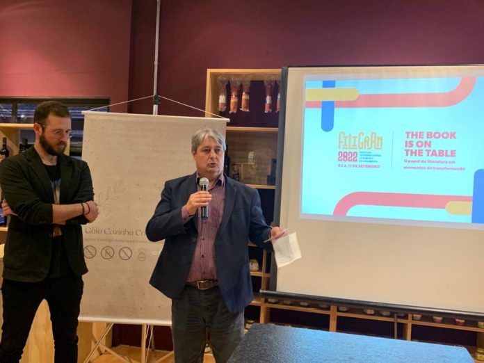 Secretário Ricardo, prefeito Nestor e convidados se reuniram em loja da Jolimont para apresentação do FiliGram.