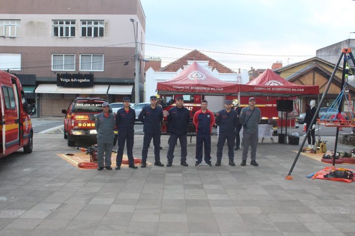 Corpo de Bombeiros de Canela na Praça João Correa