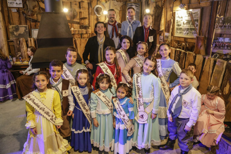 Concurso define lideranças jovens do CTG Manotaço