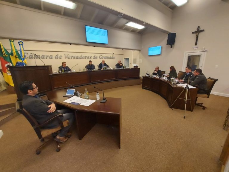 Vereadores aprovam PLO 038, que aumenta salário de servidores que ganham menos de R$ 1,8 mil