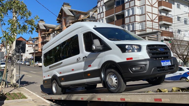 Carro novo para transporte de pacientes em Canela