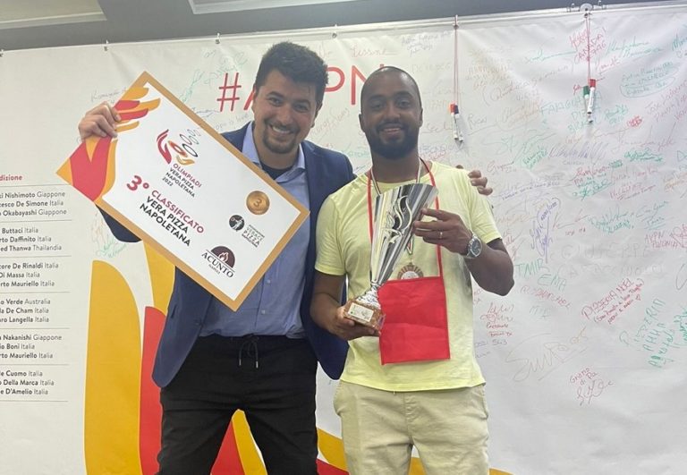 Pizzaiolo canelense é destaque em competição na Itália