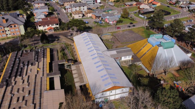 Mais qualidade para a educação: Escola CAIC recebe novo telhado