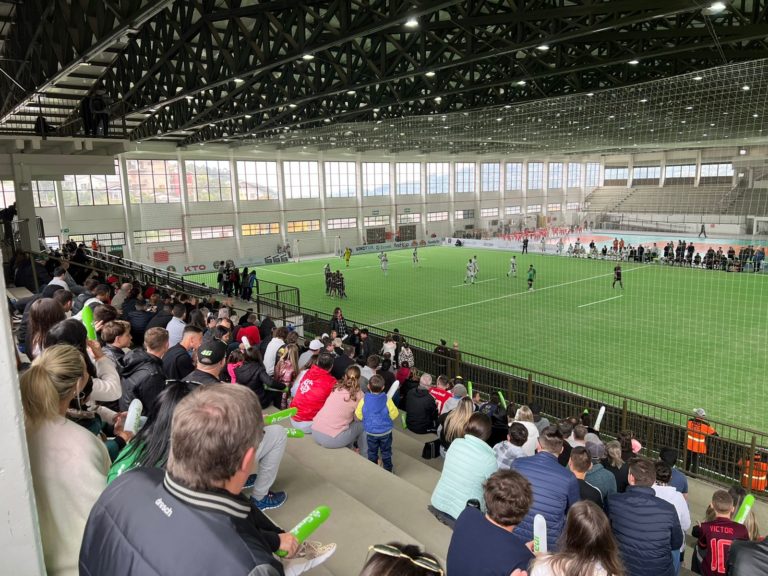 Jogo com Tinga, Sóbis e Dinho arrecadou mais de 500 quilos de alimentos