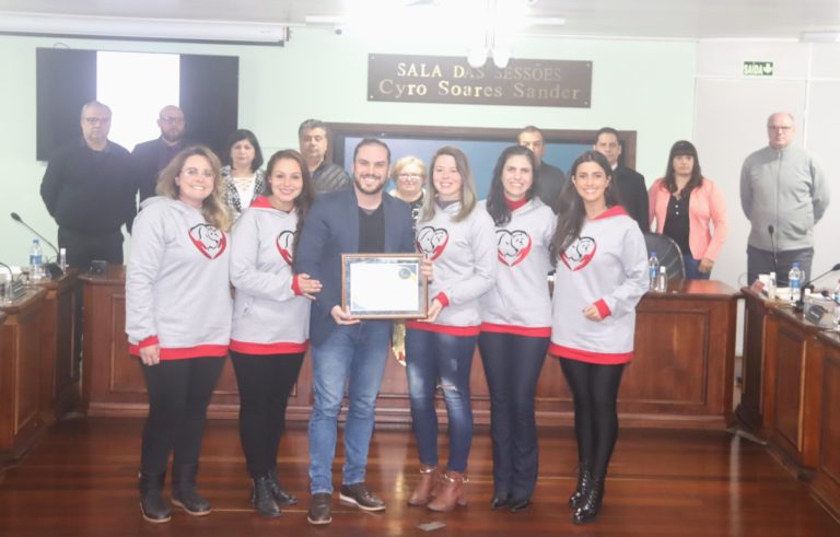 Associação Amor sem Raça recebe Moção de Aplausos