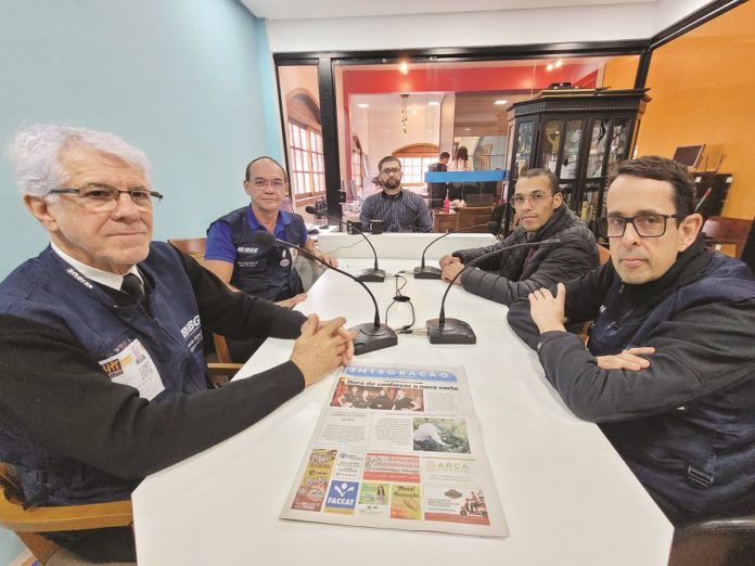 Integrantes do ibge na Rádio Integração Digital. IBGE pretende visitar todos os cantos do Brasil.