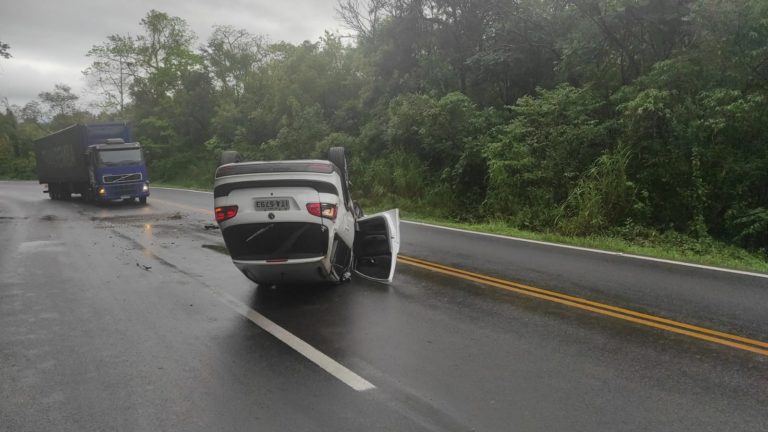 Acidente deixa trânsito lento na ERS-115