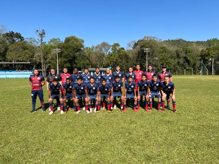 Com gols de goleiro e defesa nos pênaltis, Gramadense garante vaga na semifinal do Gauchão Sub-17