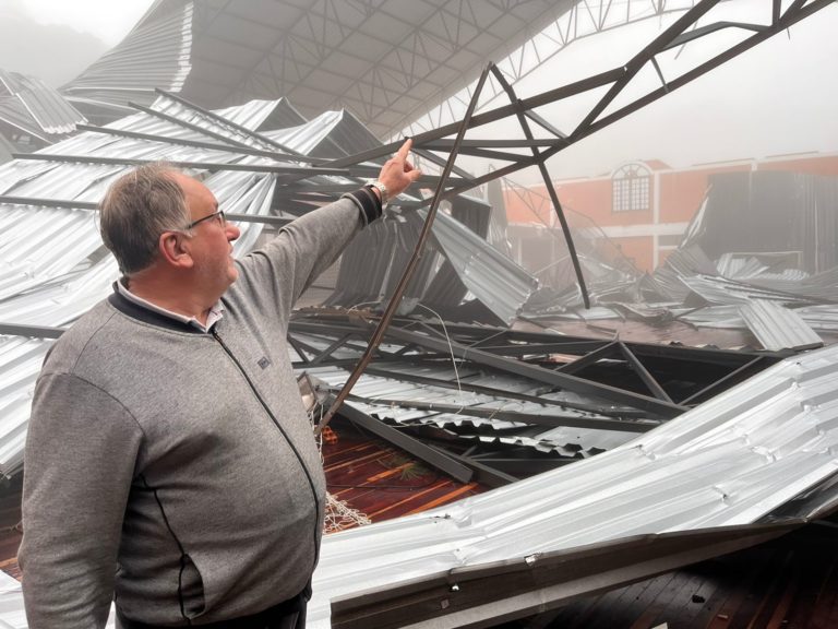 “Foi muito apavorante”, declara homem que estava dentro do ginásio, no Saiqui