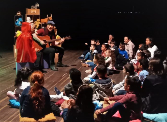 Entre os dias 15 e 29 deste mês, o Teatro Municipal está sendo palco de uma série de apresentações que visam combater o abuso sexual de crianças e adolescentes.