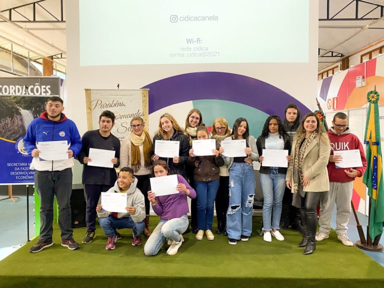 Formados para o primeiro emprego