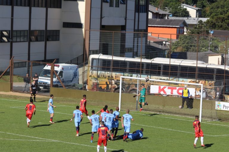 Mais de 1 mil km em busca de duas vagas