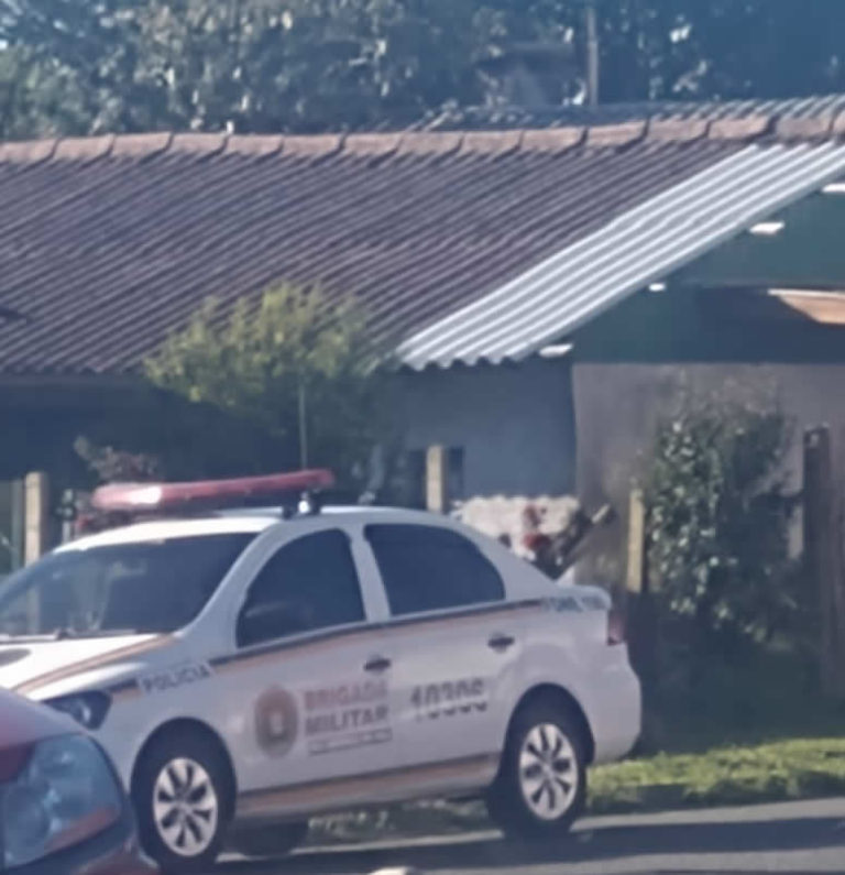 Procurado é encontrado transitando pela rua