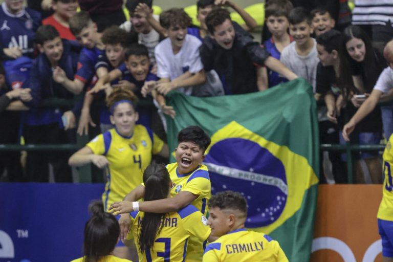 Brasil e Colômbia fazem a final do Sul-Americano neste sábado no Perinão