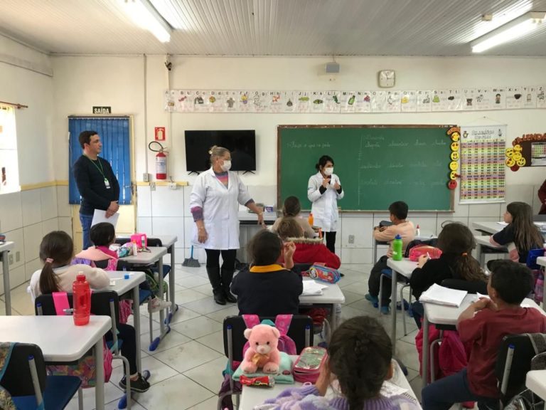 Cadernetas de vacinação dos estudantes serão revisadas nas escolas