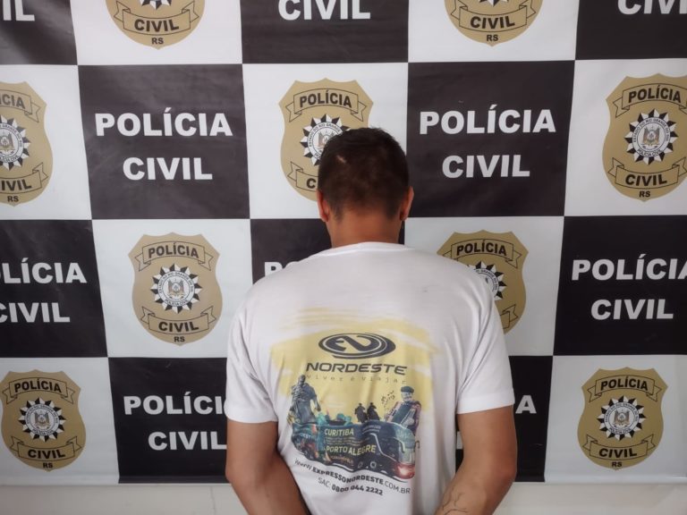 Homem é preso após roubar vítima em parada de ônibus