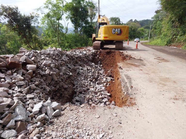 VRS-826 está bloqueada no quilômetro 4,6, em Alto Feliz￼
